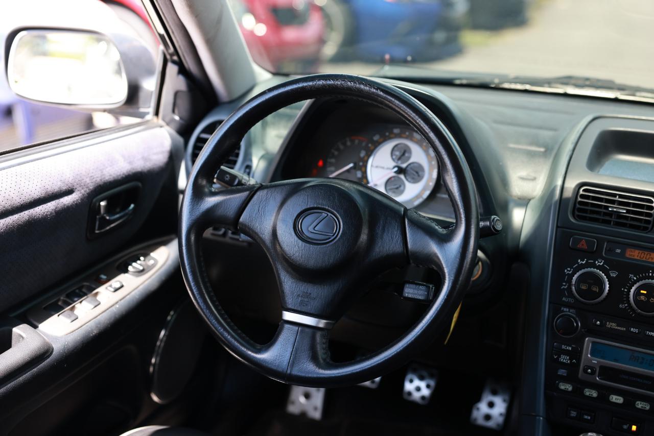 Lexus IS 300 5-Speed Sedan 2003