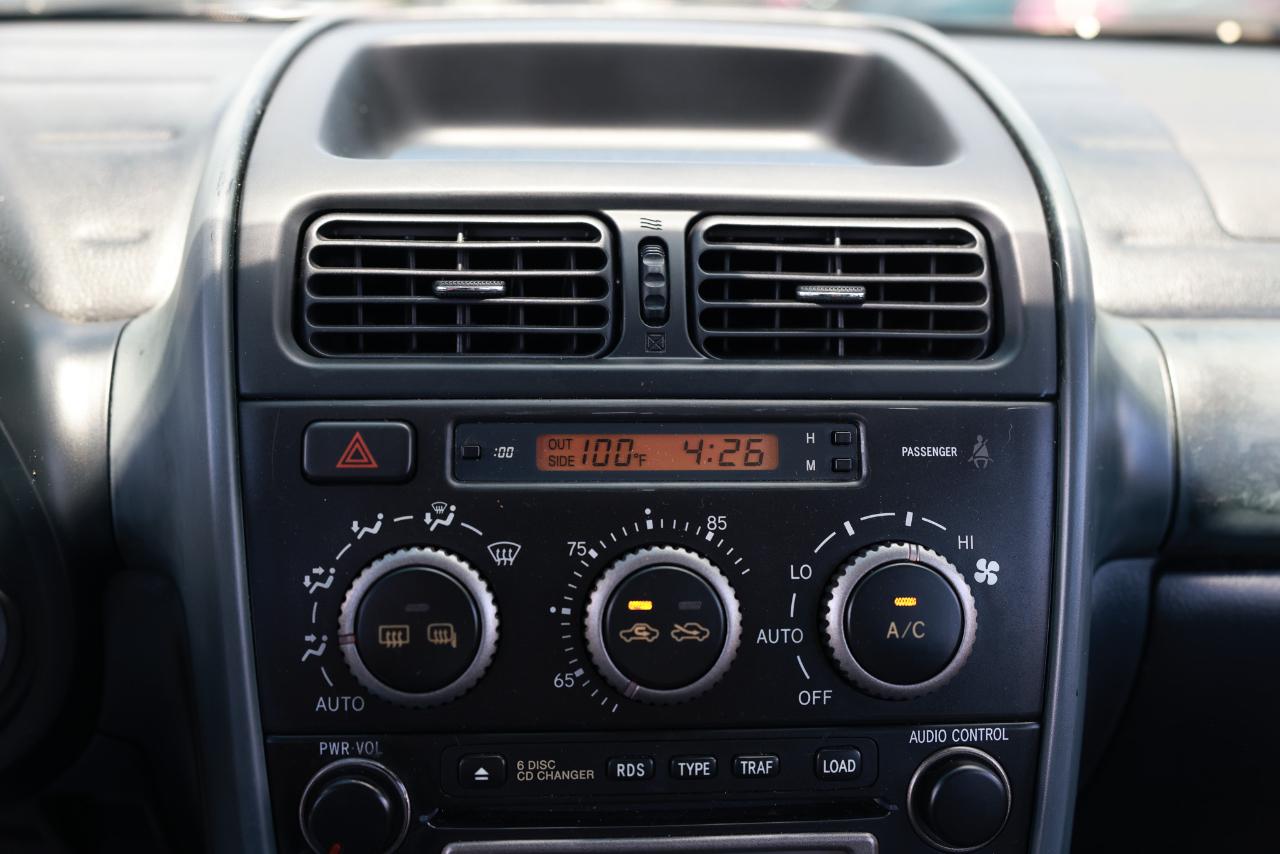 Lexus IS 300 5-Speed Sedan 2003