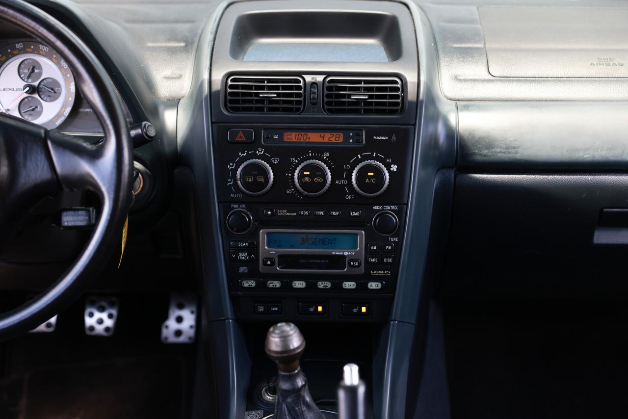 Lexus IS 300 5-Speed Sedan 2003