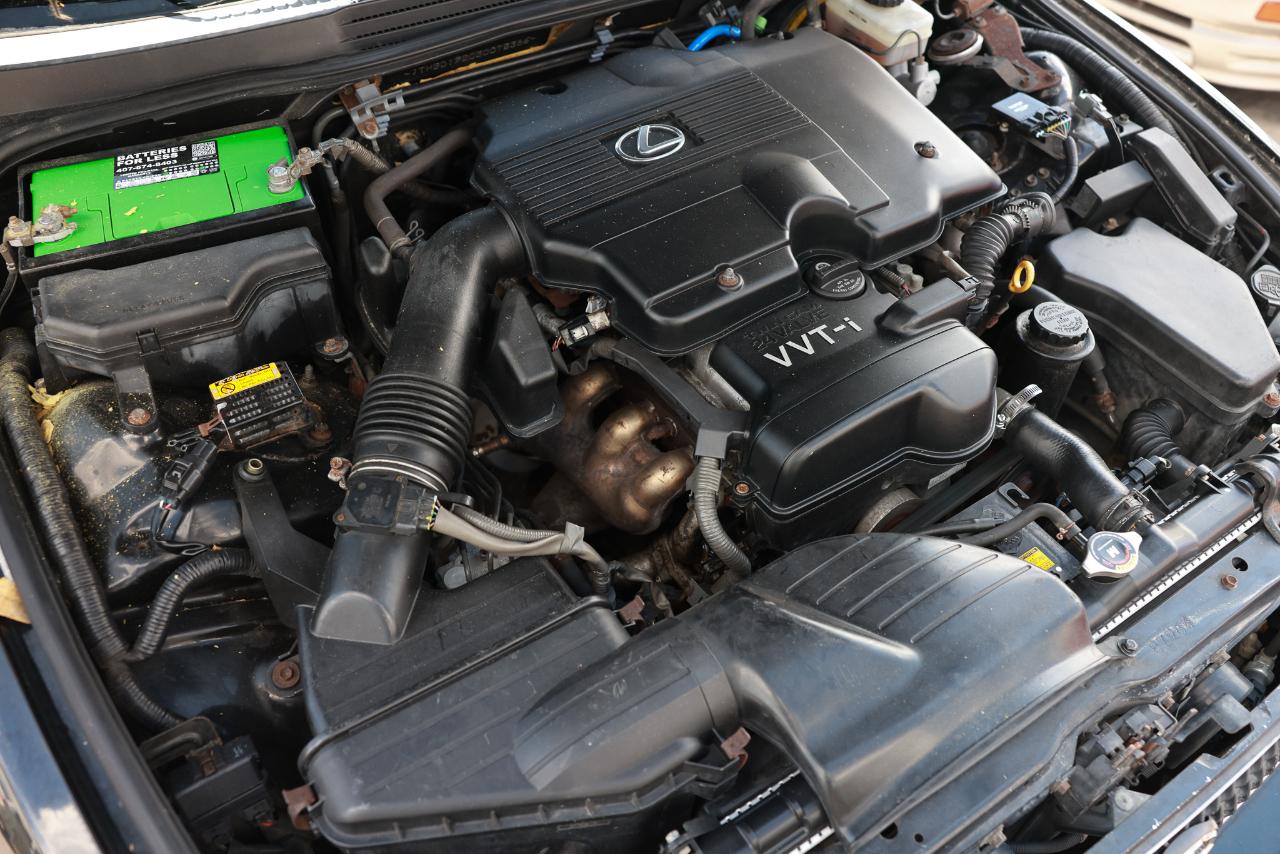 Lexus IS 300 5-Speed Sedan 2003
