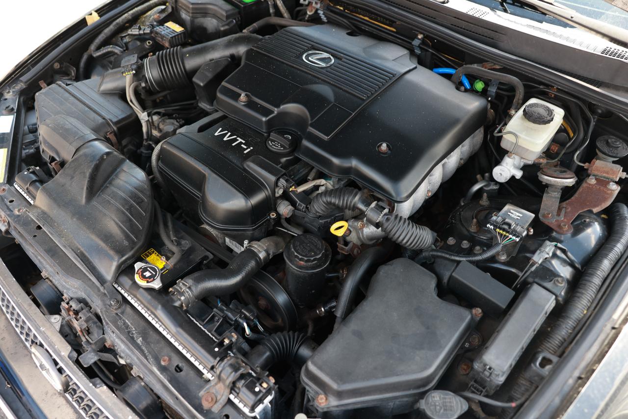 Lexus IS 300 5-Speed Sedan 2003
