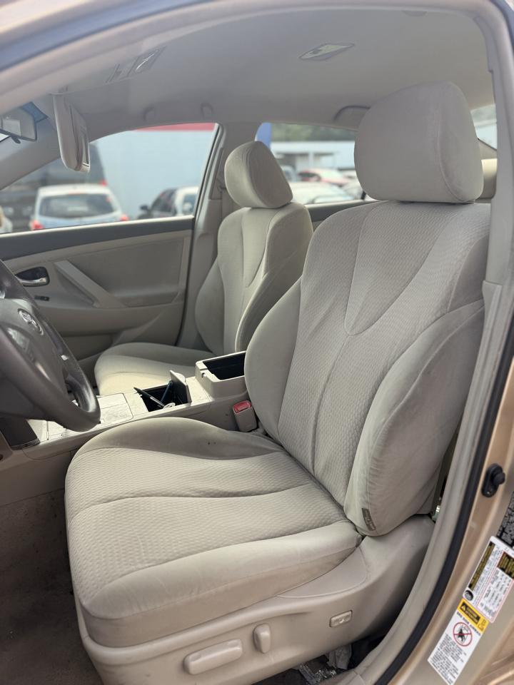 Toyota Camry Base 2010