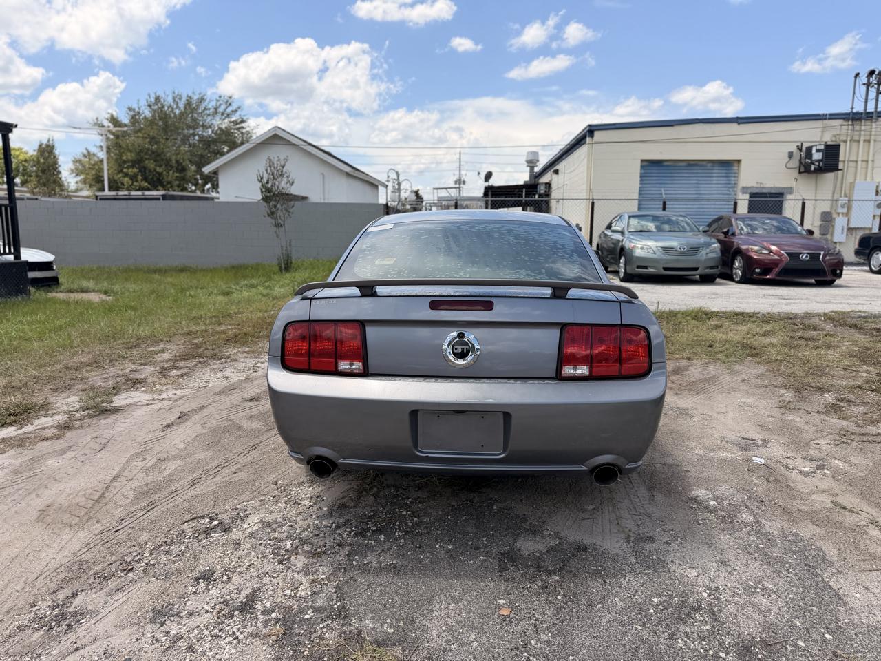 Ford Mustang GT Deluxe Coupe 2006