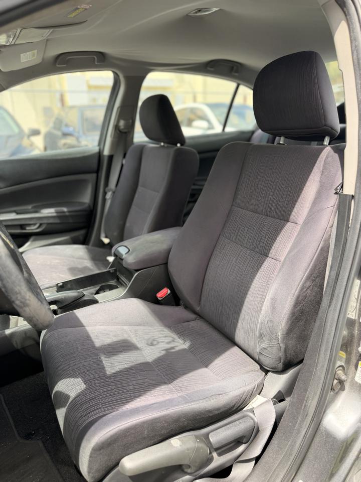Honda Accord LX sedan AT 2012