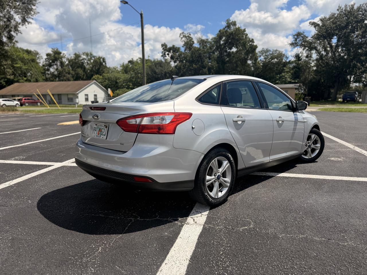 Ford Focus SE Sedan 2014