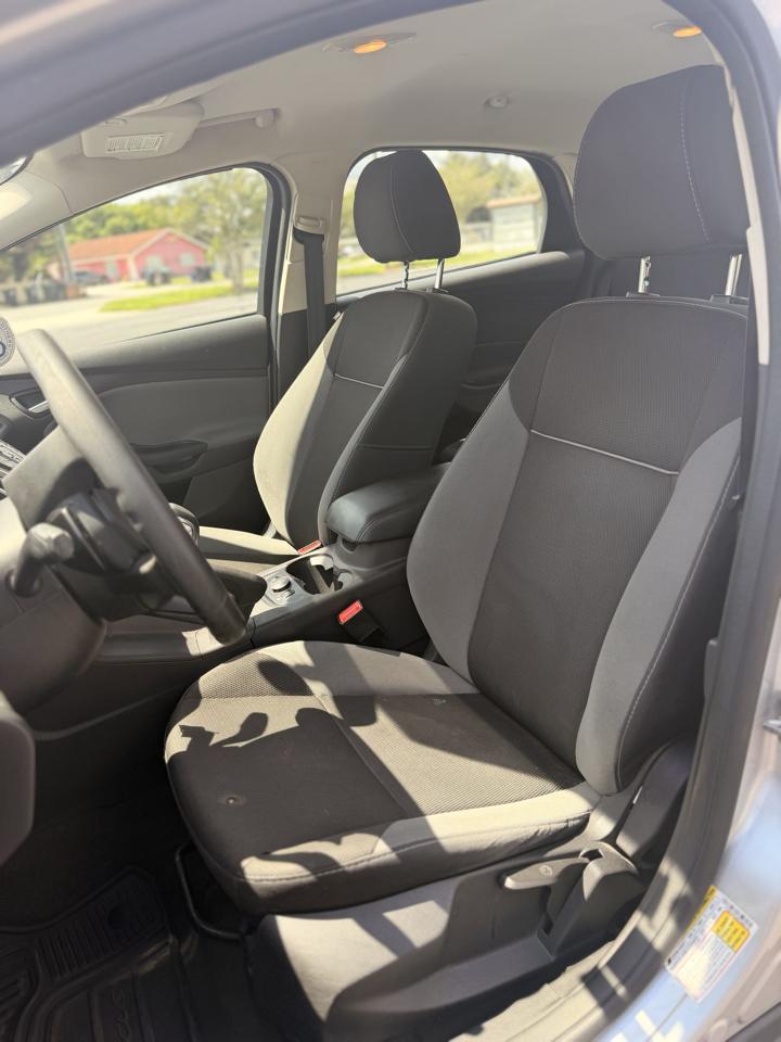 Ford Focus SE Sedan 2014