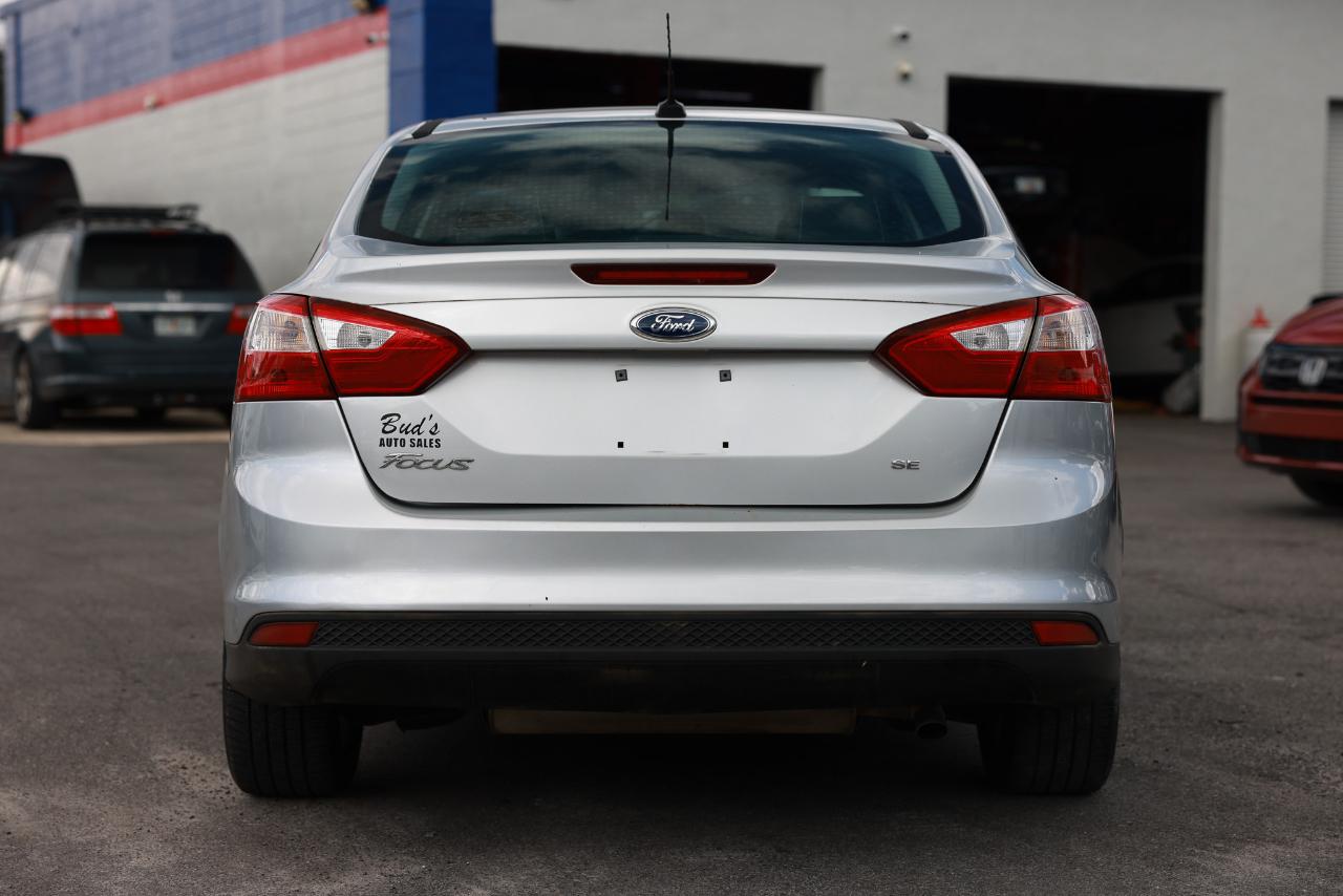 Ford Focus SE Sedan 2014
