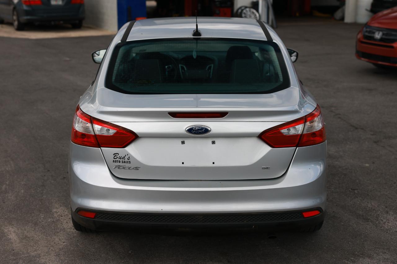 Ford Focus SE Sedan 2014