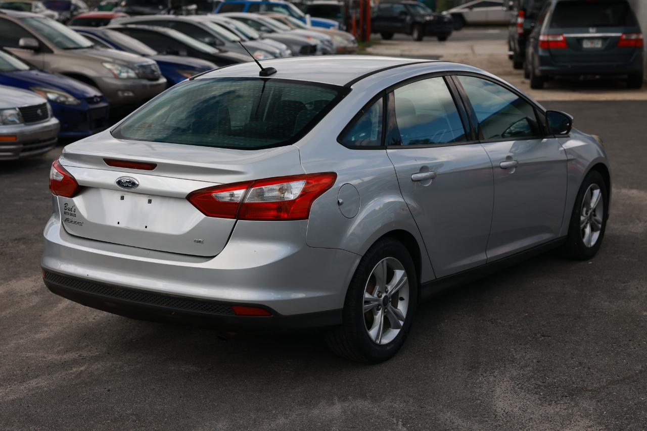 Ford Focus SE Sedan 2014
