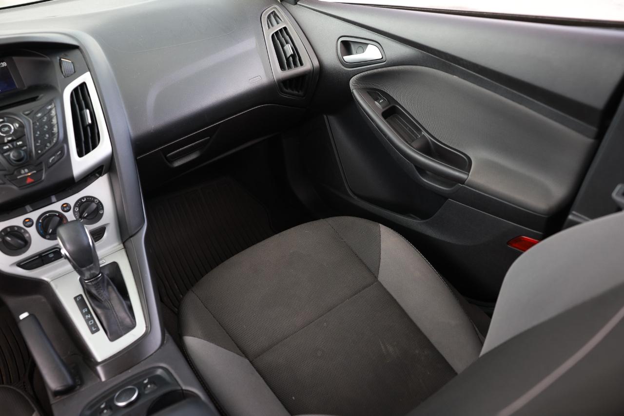 Ford Focus SE Sedan 2014