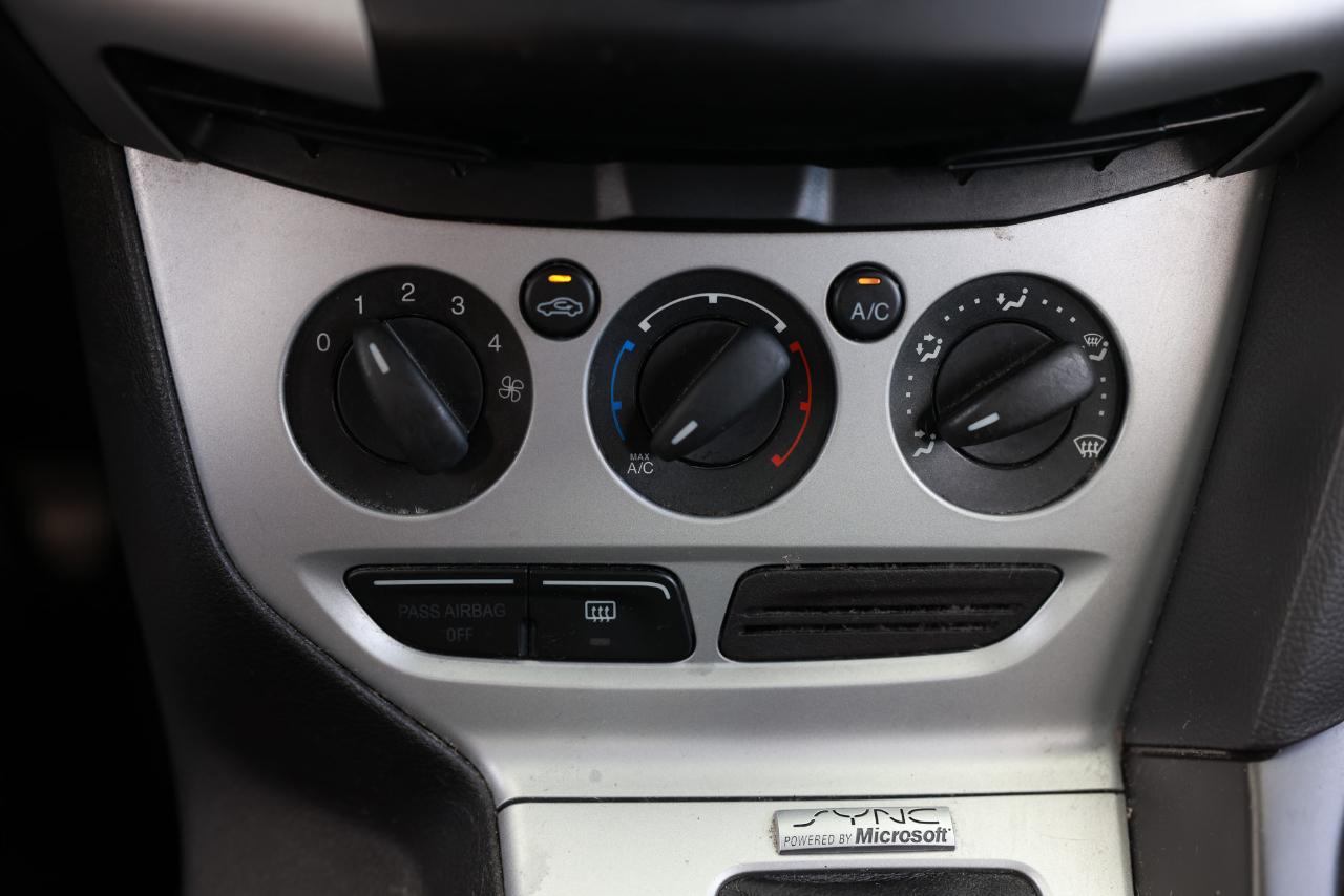 Ford Focus SE Sedan 2014
