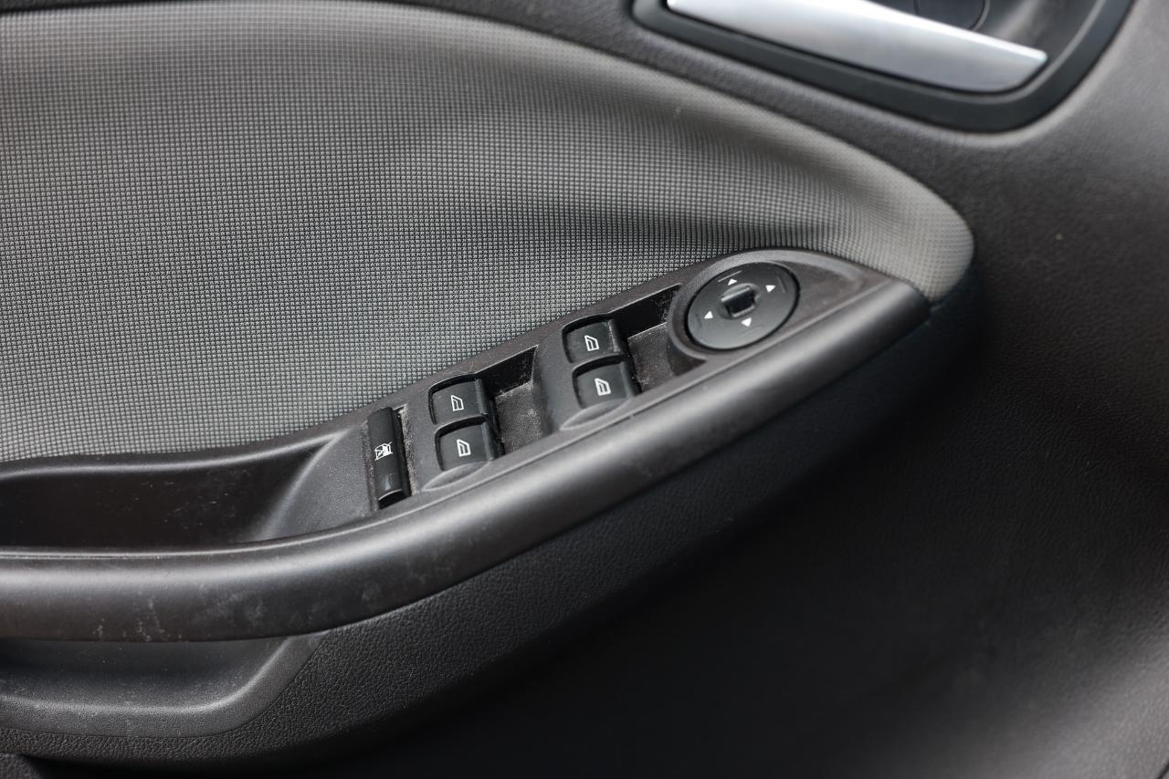 Ford Focus SE Sedan 2014