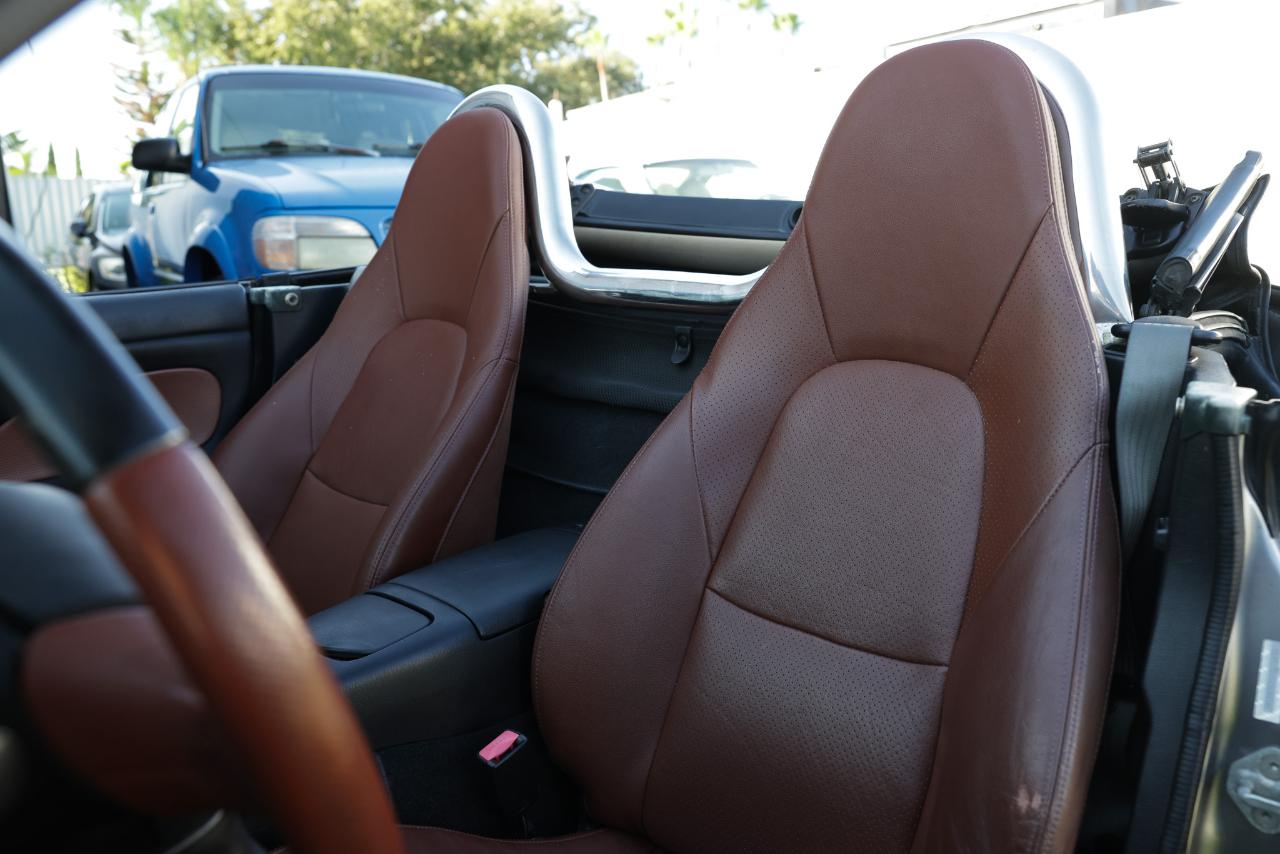 Mazda MX-5 Miata SE 2002