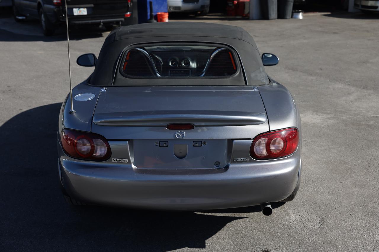 Mazda MX-5 Miata SE 2002