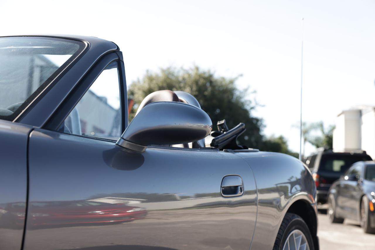 Mazda MX-5 Miata SE 2002