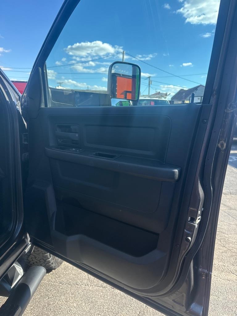 RAM 3500 Tradesman Crew Cab 4WD 2022