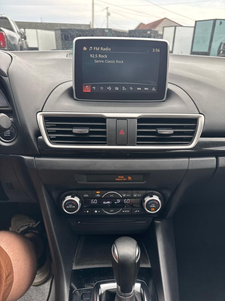 Mazda MAZDA3 i Touring AT 5-Door 2015