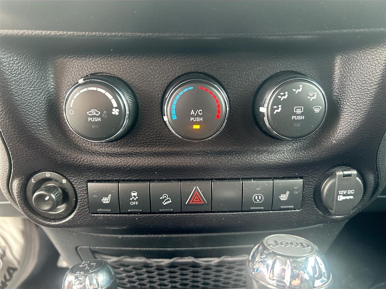 Jeep Wrangler Unlimited 4WD 4dr Sahara 2016