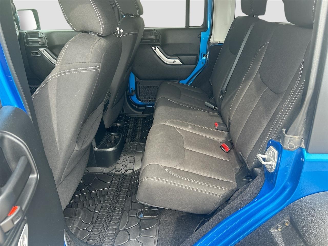 Jeep Wrangler Unlimited 4WD 4dr Sahara 2016