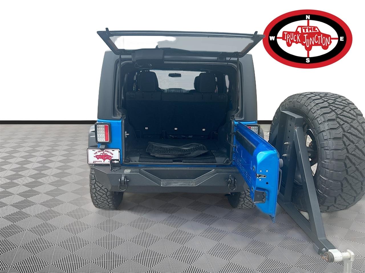 Jeep Wrangler Unlimited 4WD 4dr Sahara 2016