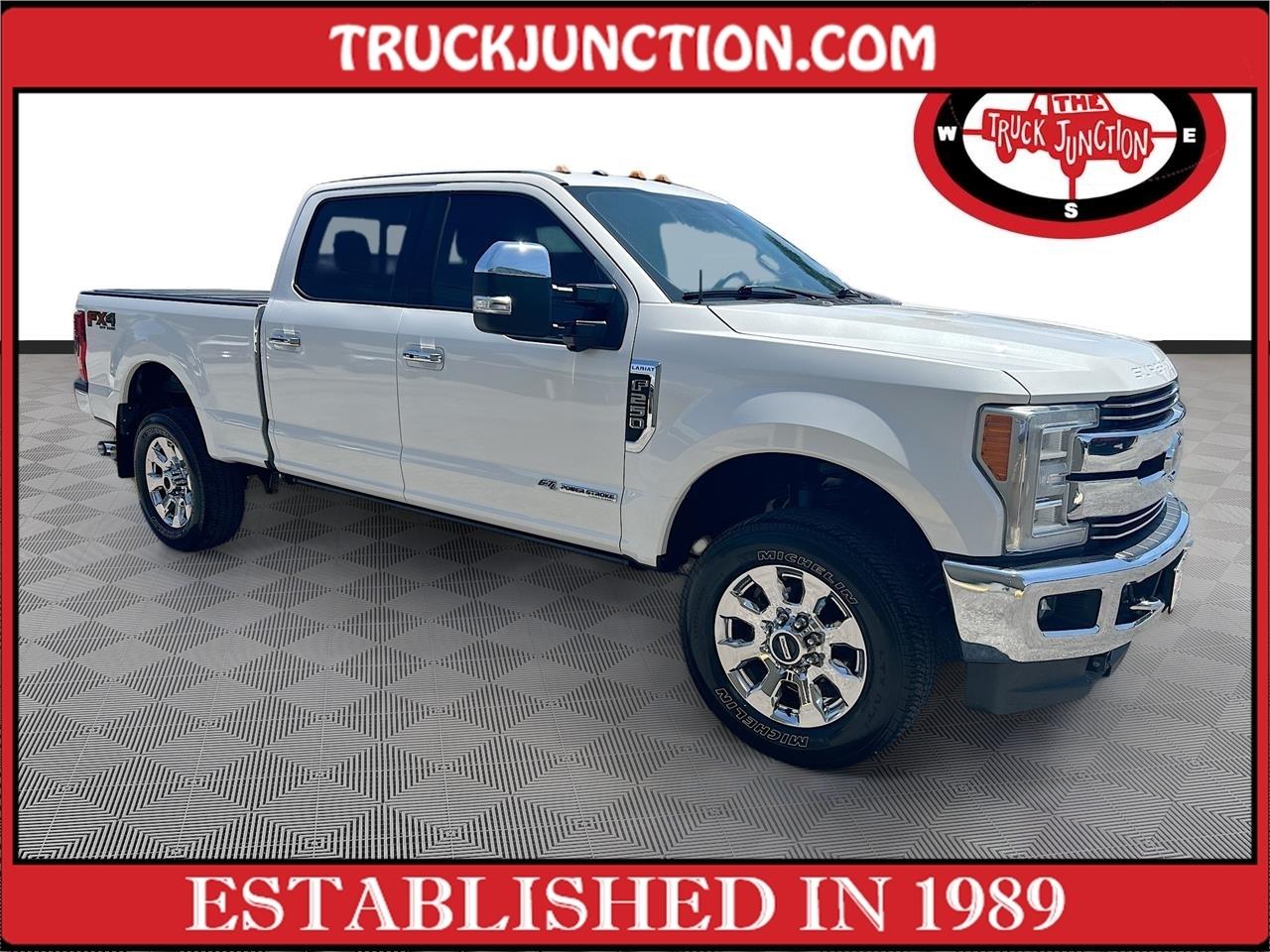 2017 Ford Super Duty F-250 SRW Lariat 4WD Crew Cab 8' Box