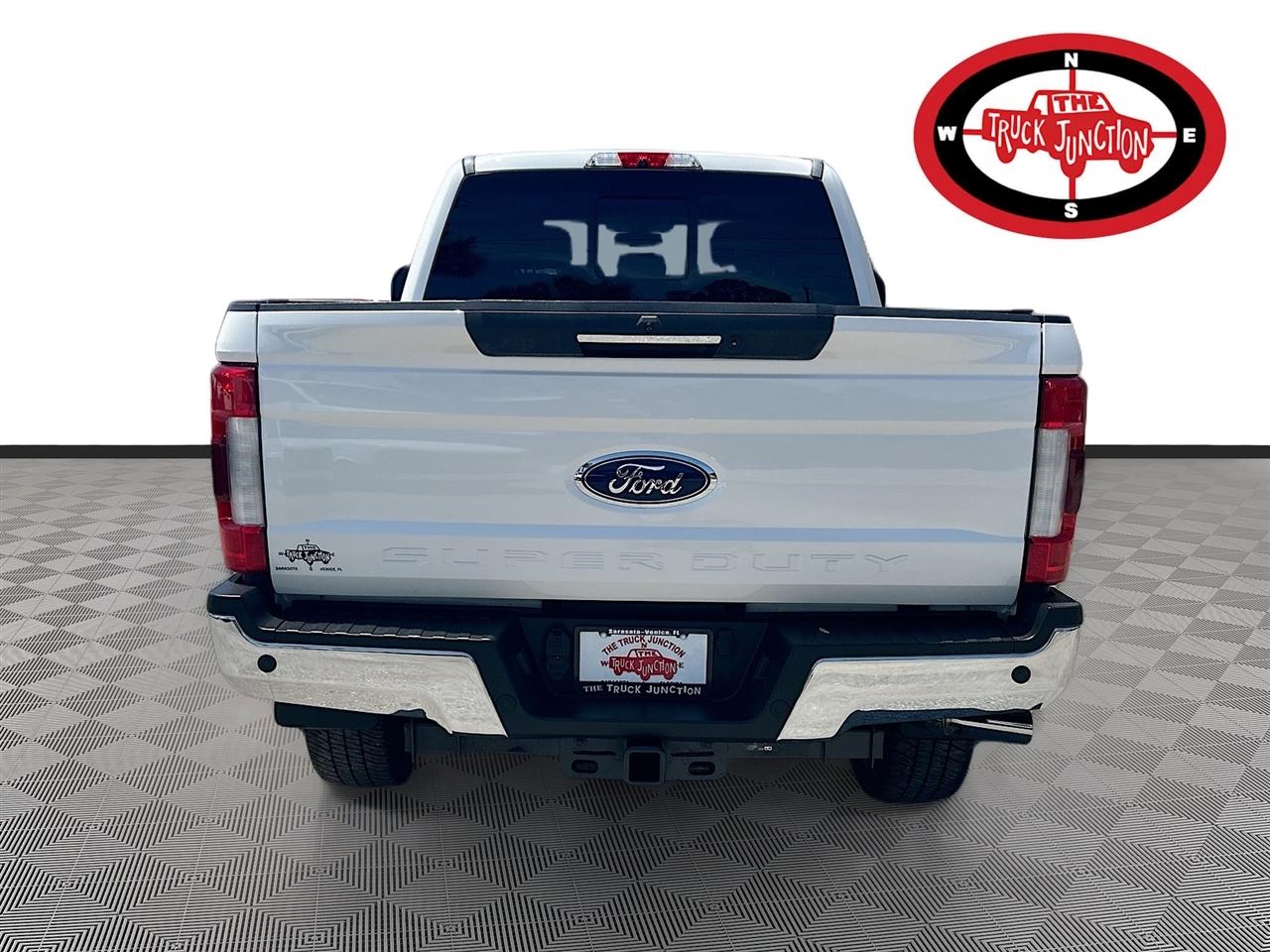 Ford Super Duty F-250 SRW King Ranch 4WD Crew Cab 8' Box 2017