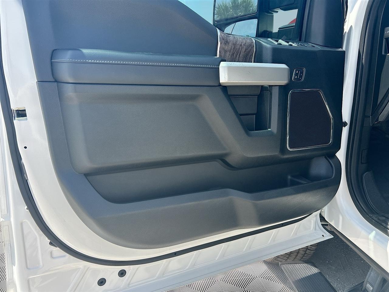 Ford Super Duty F-250 SRW King Ranch 4WD Crew Cab 8' Box 2017