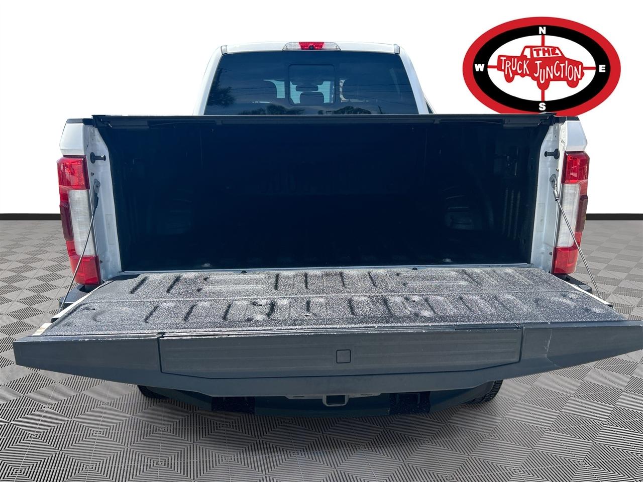 Ford Super Duty F-250 SRW King Ranch 4WD Crew Cab 8' Box 2017