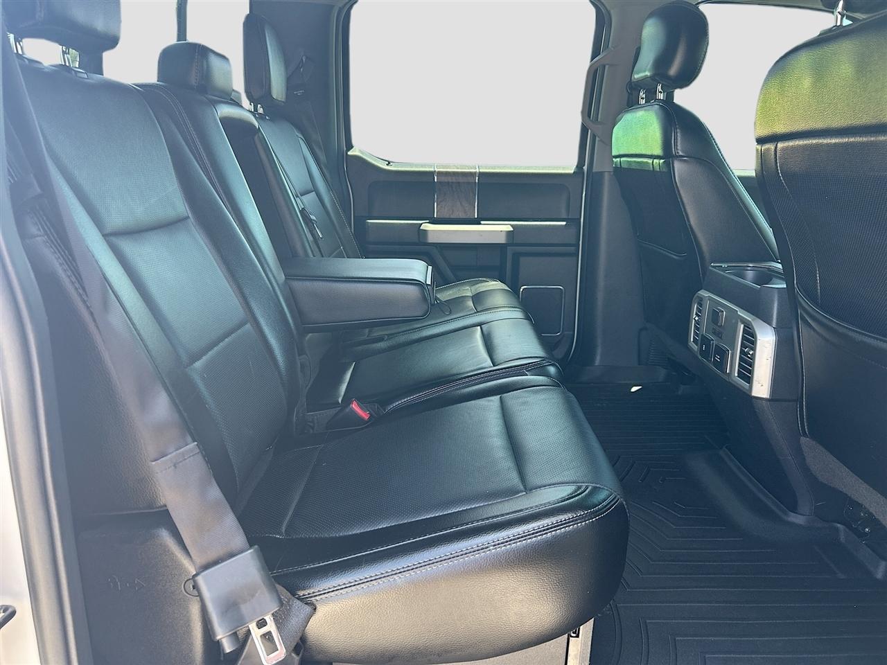 Ford Super Duty F-250 SRW King Ranch 4WD Crew Cab 8' Box 2017