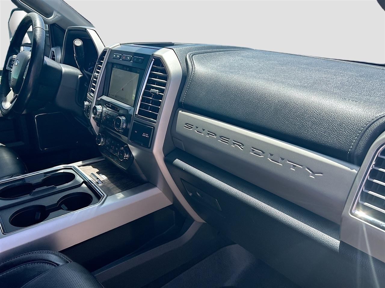 Ford Super Duty F-250 SRW King Ranch 4WD Crew Cab 8' Box 2017
