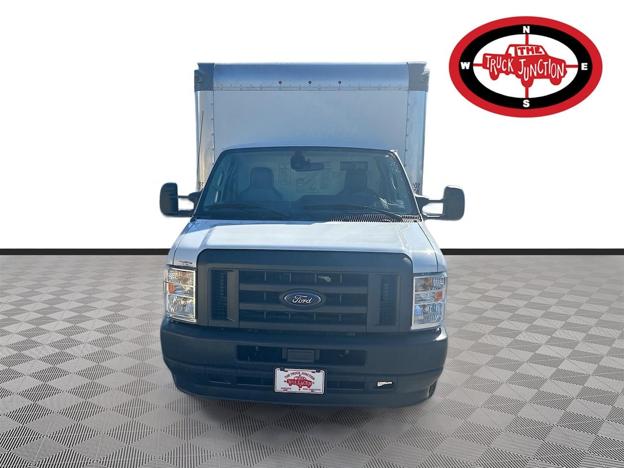Ford E-Series Cutaway E-350 SRW 138" WB 2022