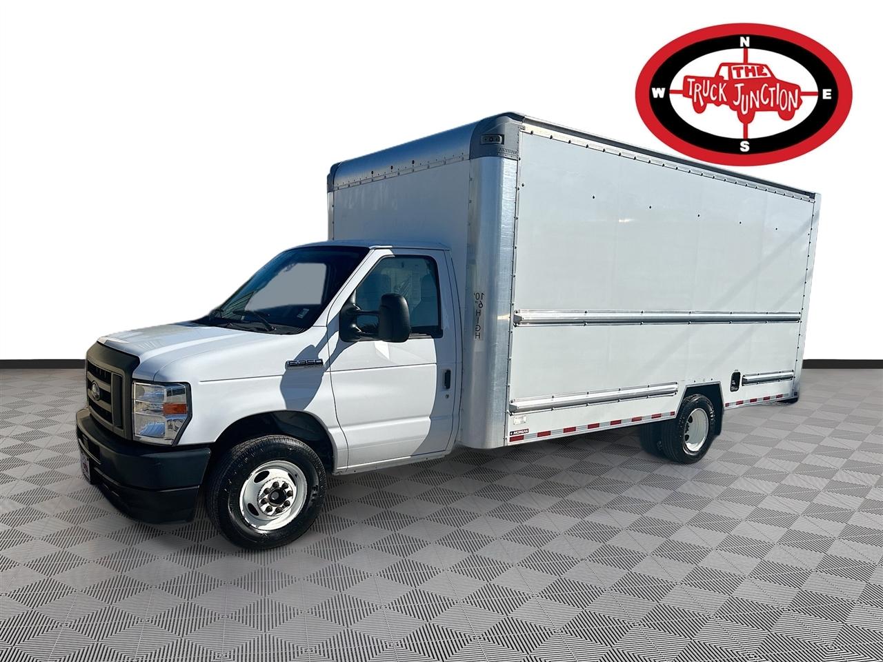Ford E-Series Cutaway E-350 SRW 138" WB 2022