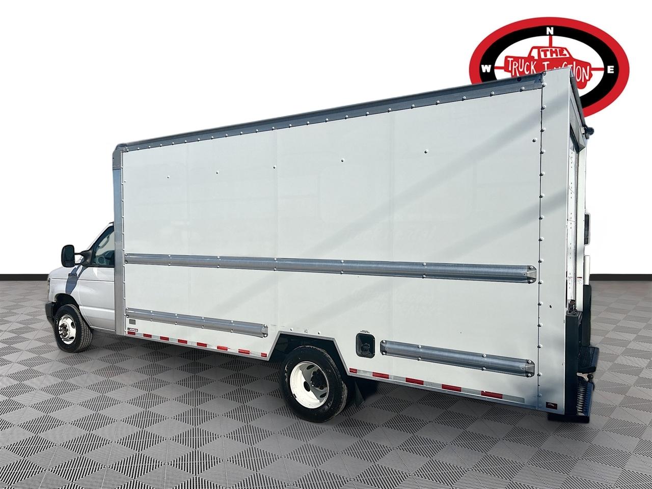 Ford E-Series Cutaway E-350 SRW 138" WB 2022