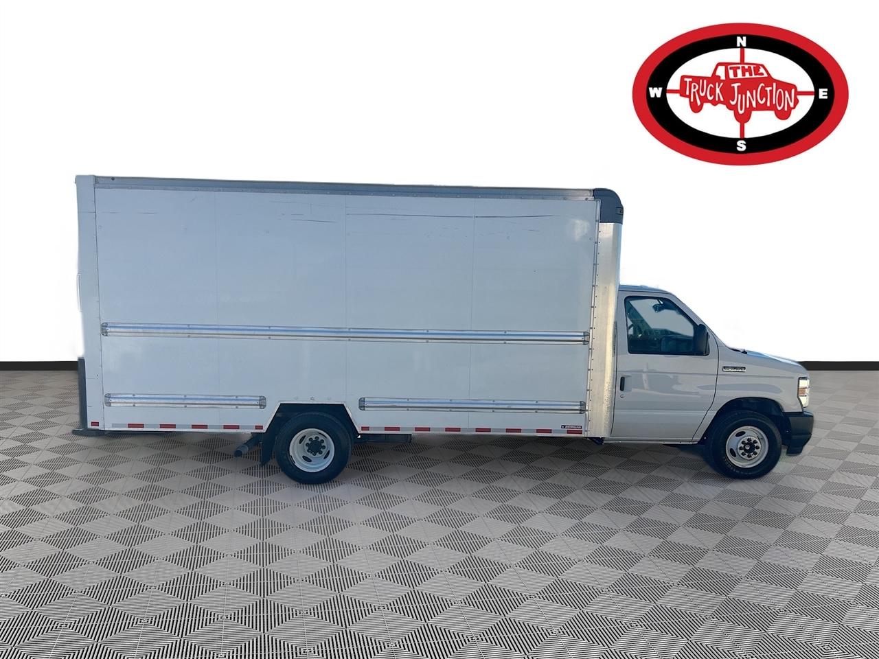 Ford E-Series Cutaway E-350 SRW 138" WB 2022