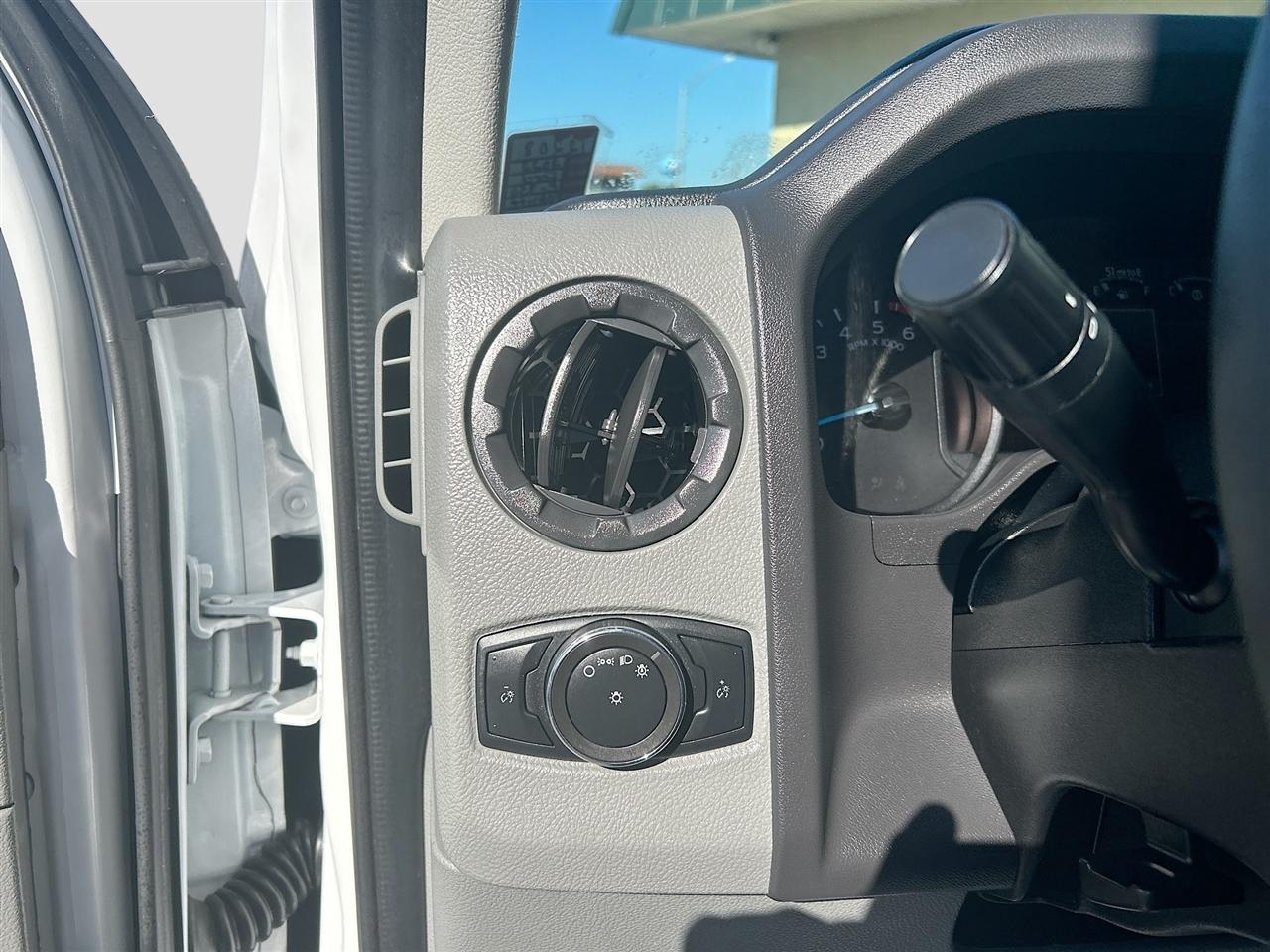 Ford E-Series Cutaway E-350 SRW 138" WB 2022