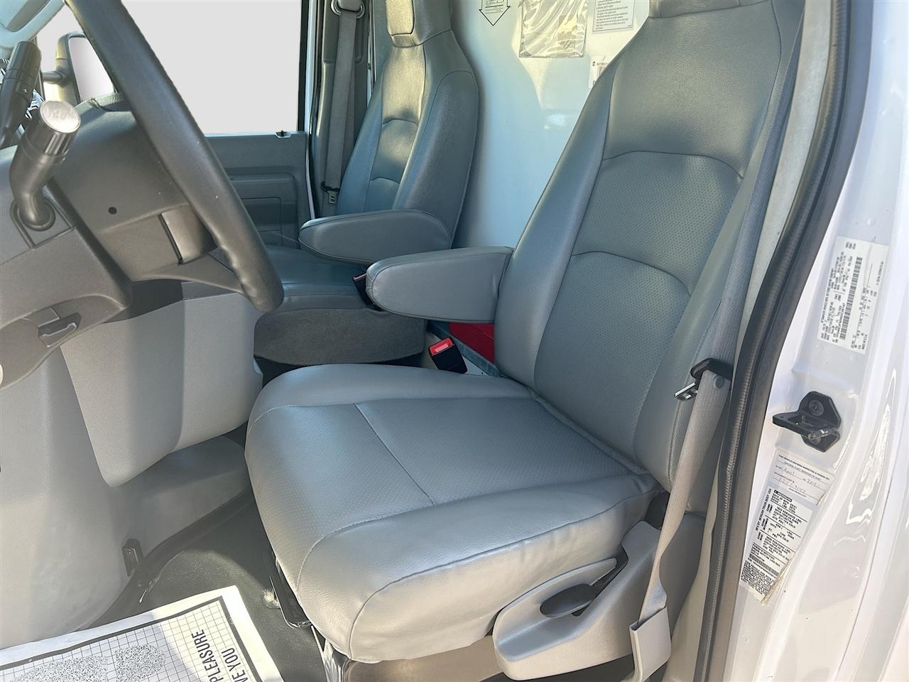 Ford E-Series Cutaway E-350 SRW 138" WB 2022
