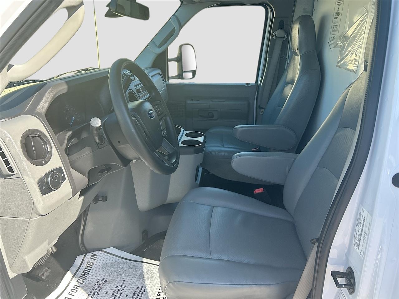 Ford E-Series Cutaway E-350 SRW 138" WB 2022