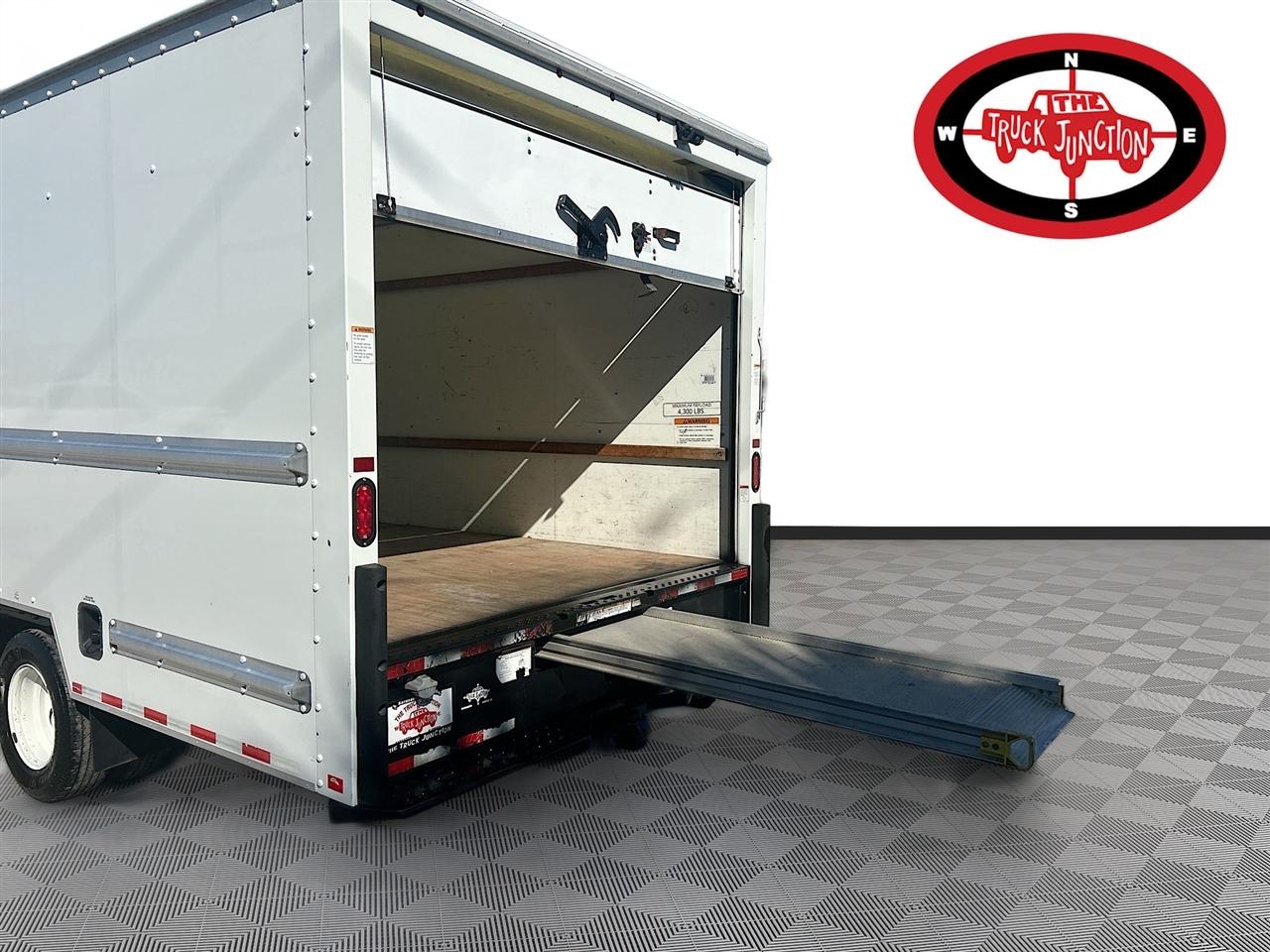 Ford E-Series Cutaway E-350 SRW 138" WB 2022