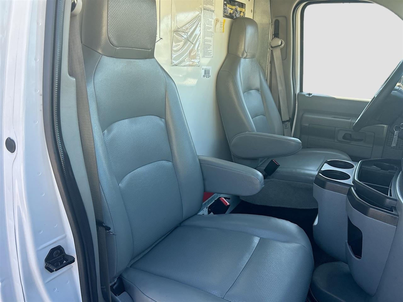 Ford E-Series Cutaway E-350 SRW 138" WB 2022