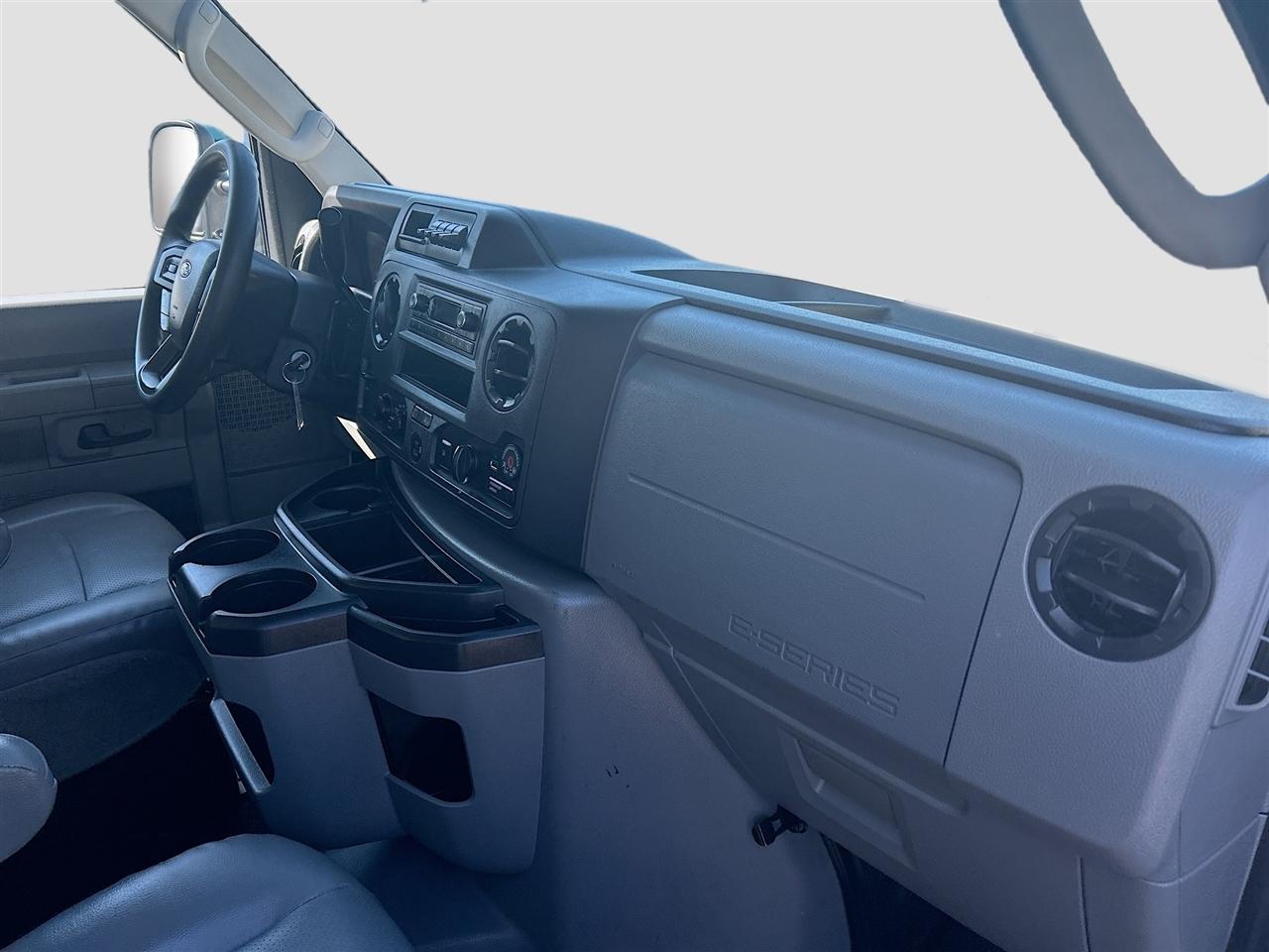 Ford E-Series Cutaway E-350 SRW 138" WB 2022