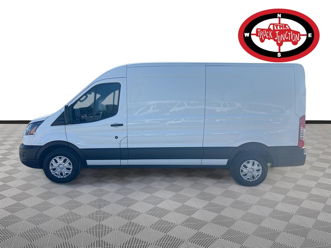 Ford Transit Cargo Van T-250 130" Med Rf 9070 GVWR RWD 2023