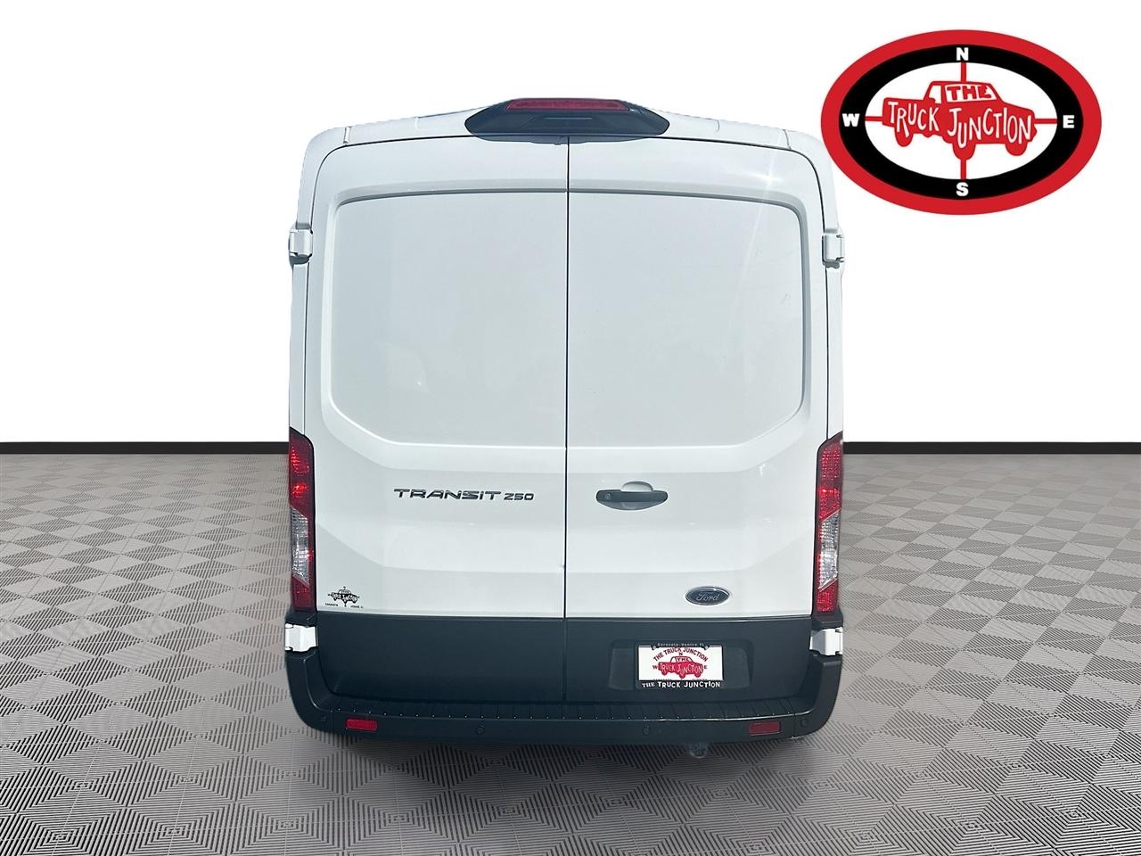 Ford Transit Cargo Van T-250 130" Med Rf 9070 GVWR RWD 2023