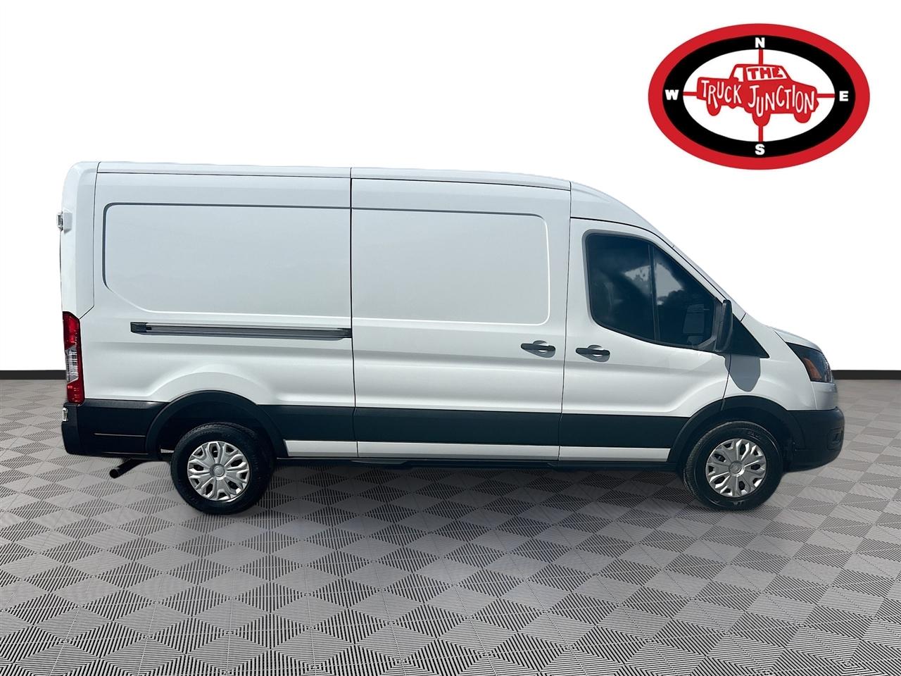 Ford Transit Cargo Van T-250 130" Med Rf 9070 GVWR RWD 2023