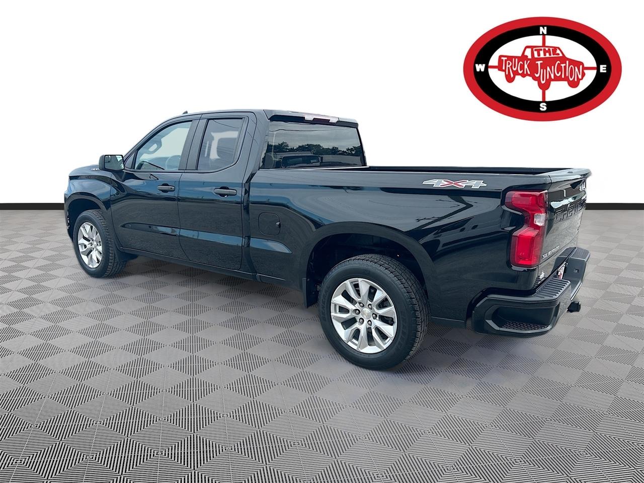 Chevrolet Silverado 1500 4WD Double Cab 147" Custom 2021