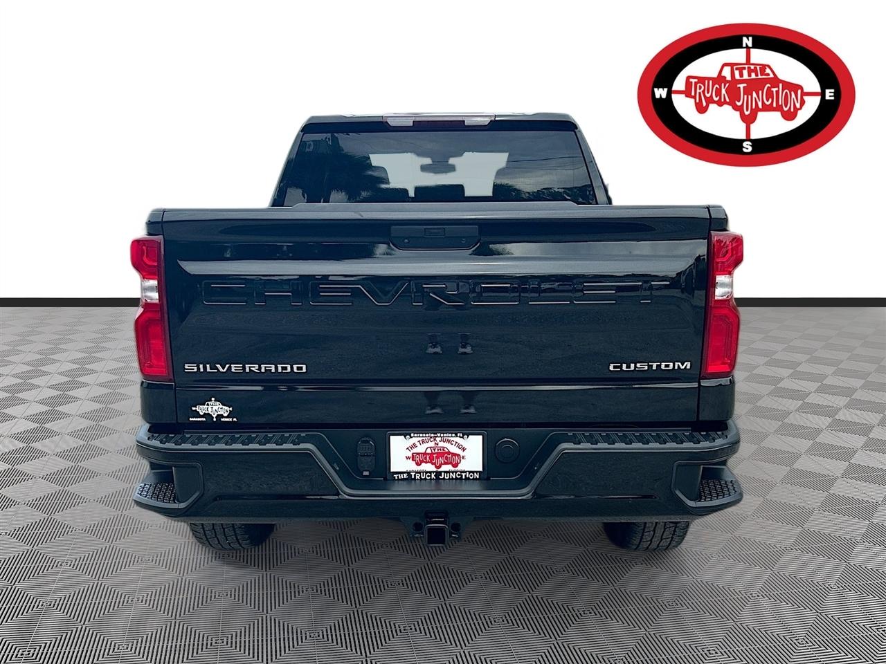 Chevrolet Silverado 1500 4WD Double Cab 147" Custom 2021