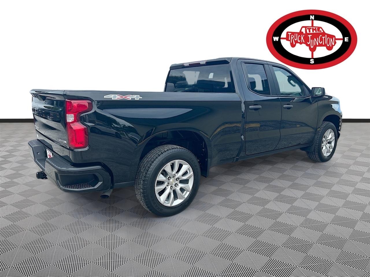 Chevrolet Silverado 1500 4WD Double Cab 147" Custom 2021