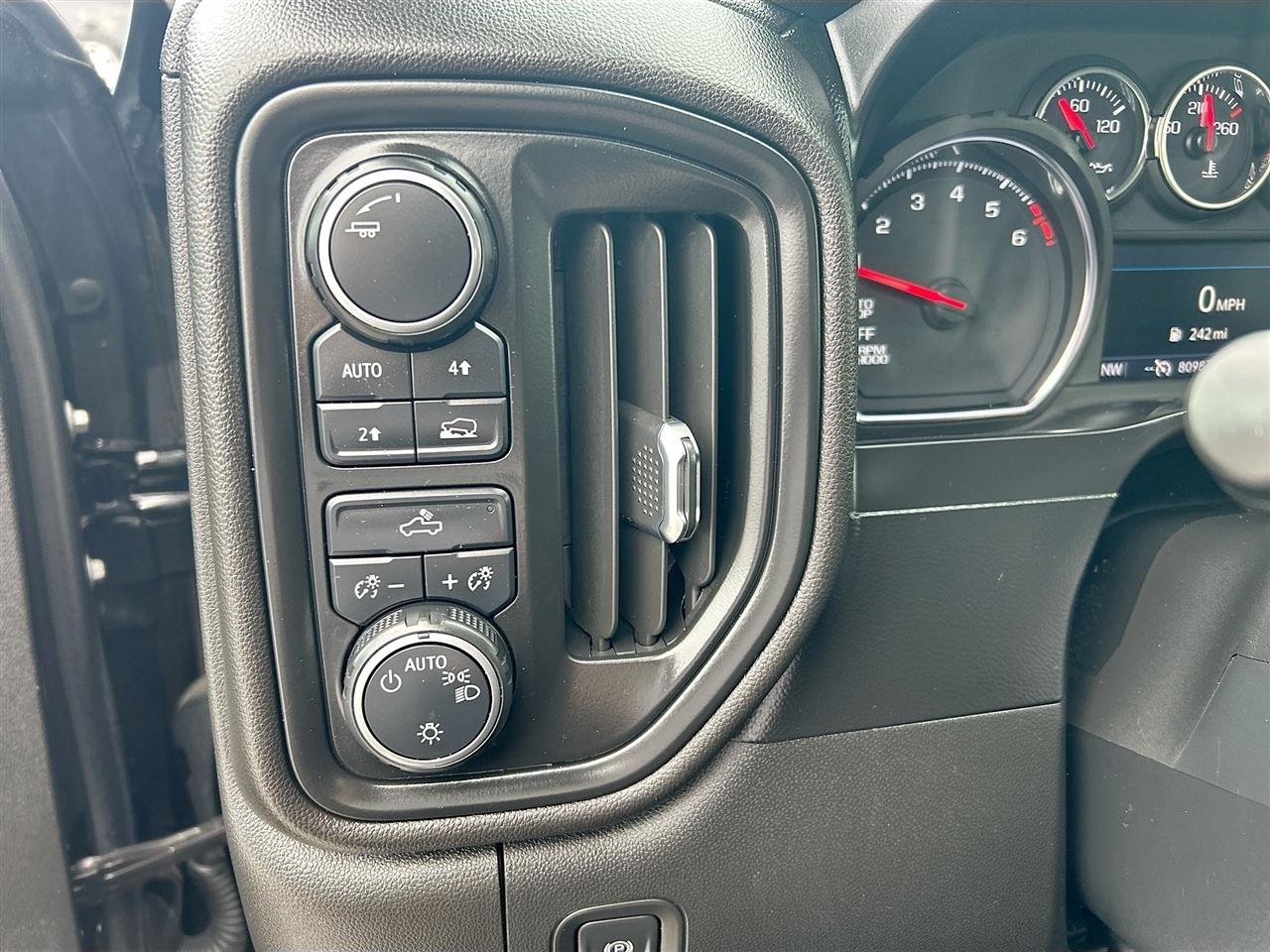 Chevrolet Silverado 1500 4WD Double Cab 147" Custom 2021