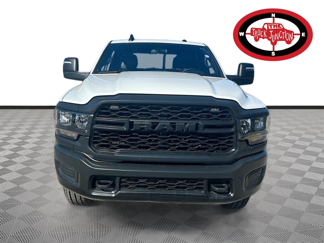 RAM 2500 Tradesman 4x4 Crew Cab 8' Box 2023