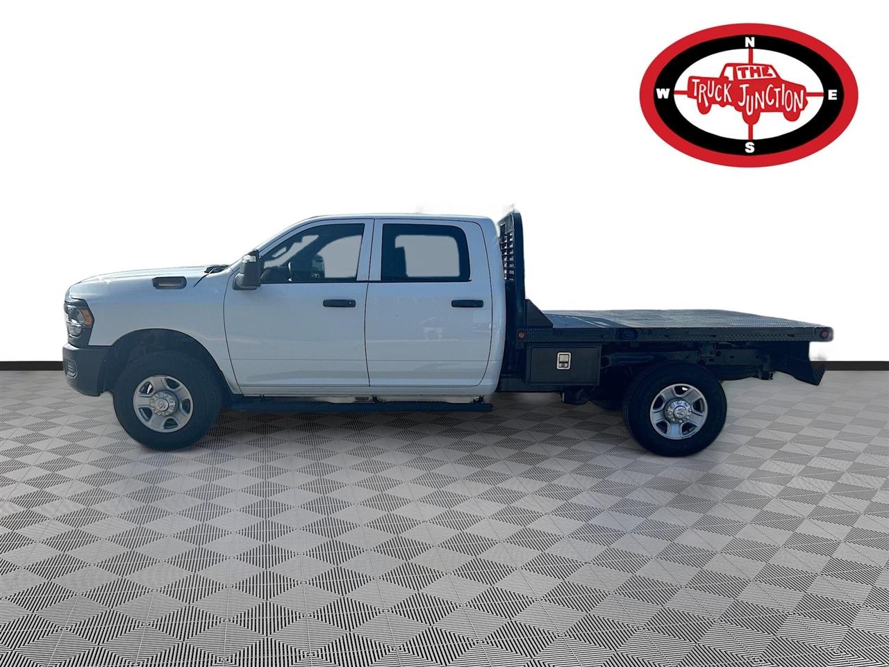 RAM 2500 Tradesman 4x4 Crew Cab 8' Box 2023