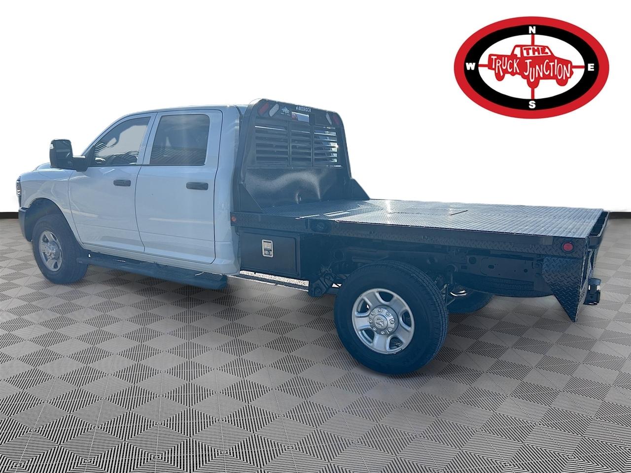 RAM 2500 Tradesman 4x4 Crew Cab 8' Box 2023